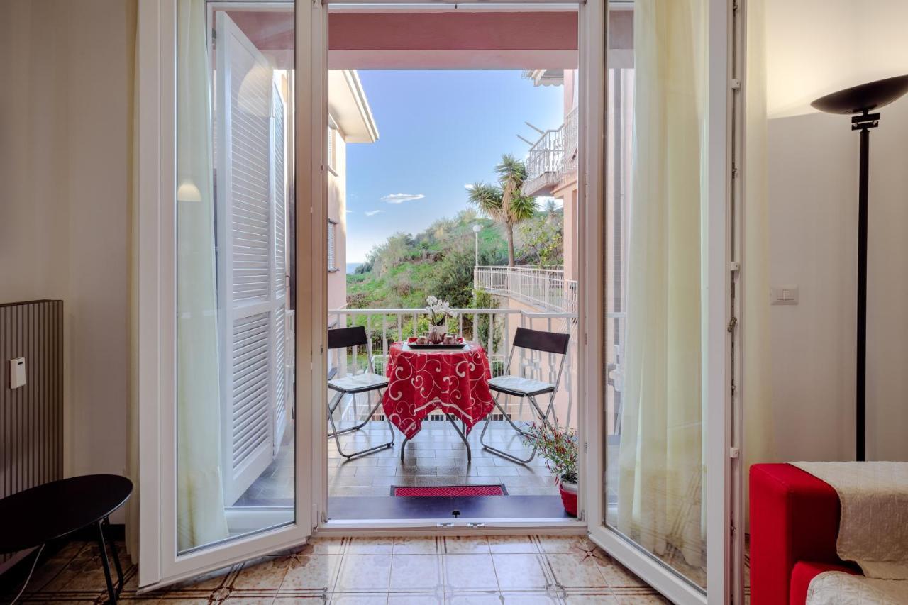 086 - Sunshine Home, 5 Minuti Dalla Spiaggia - Parcheggio Privato Gratis Incluso Ospedaletti Exteriör bild