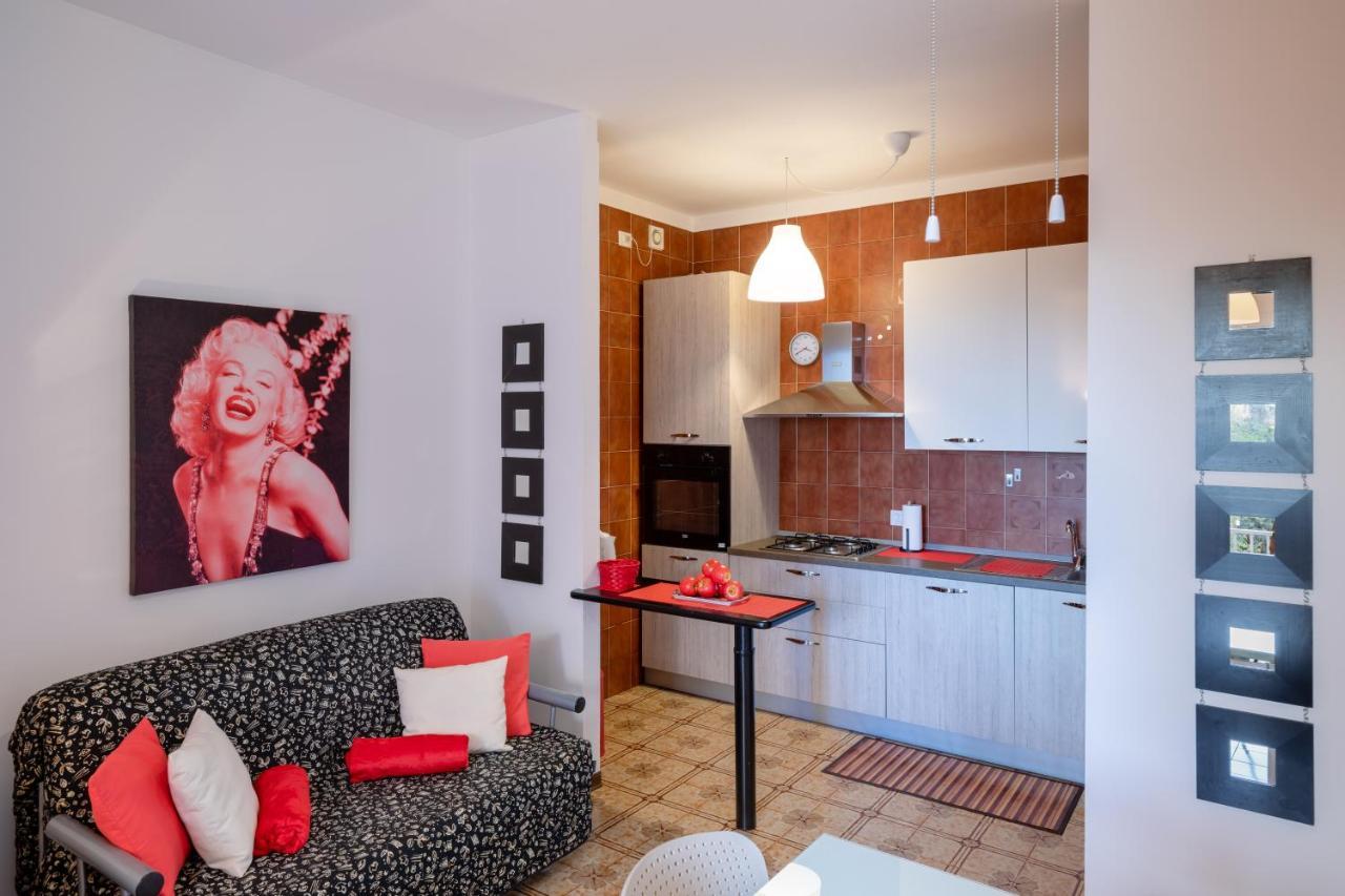 086 - Sunshine Home, 5 Minuti Dalla Spiaggia - Parcheggio Privato Gratis Incluso Ospedaletti Exteriör bild