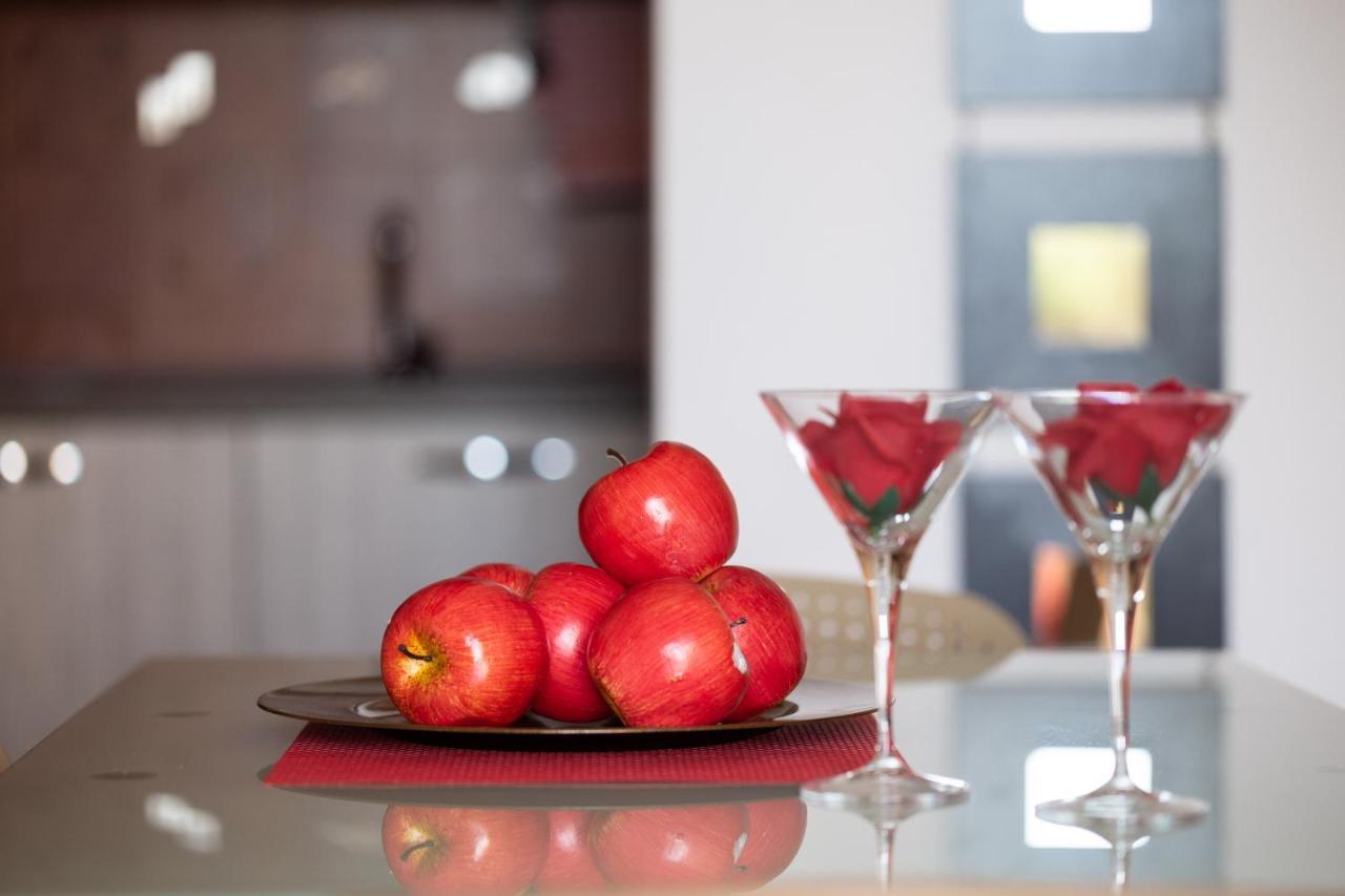086 - Sunshine Home, 5 Minuti Dalla Spiaggia - Parcheggio Privato Gratis Incluso Ospedaletti Exteriör bild