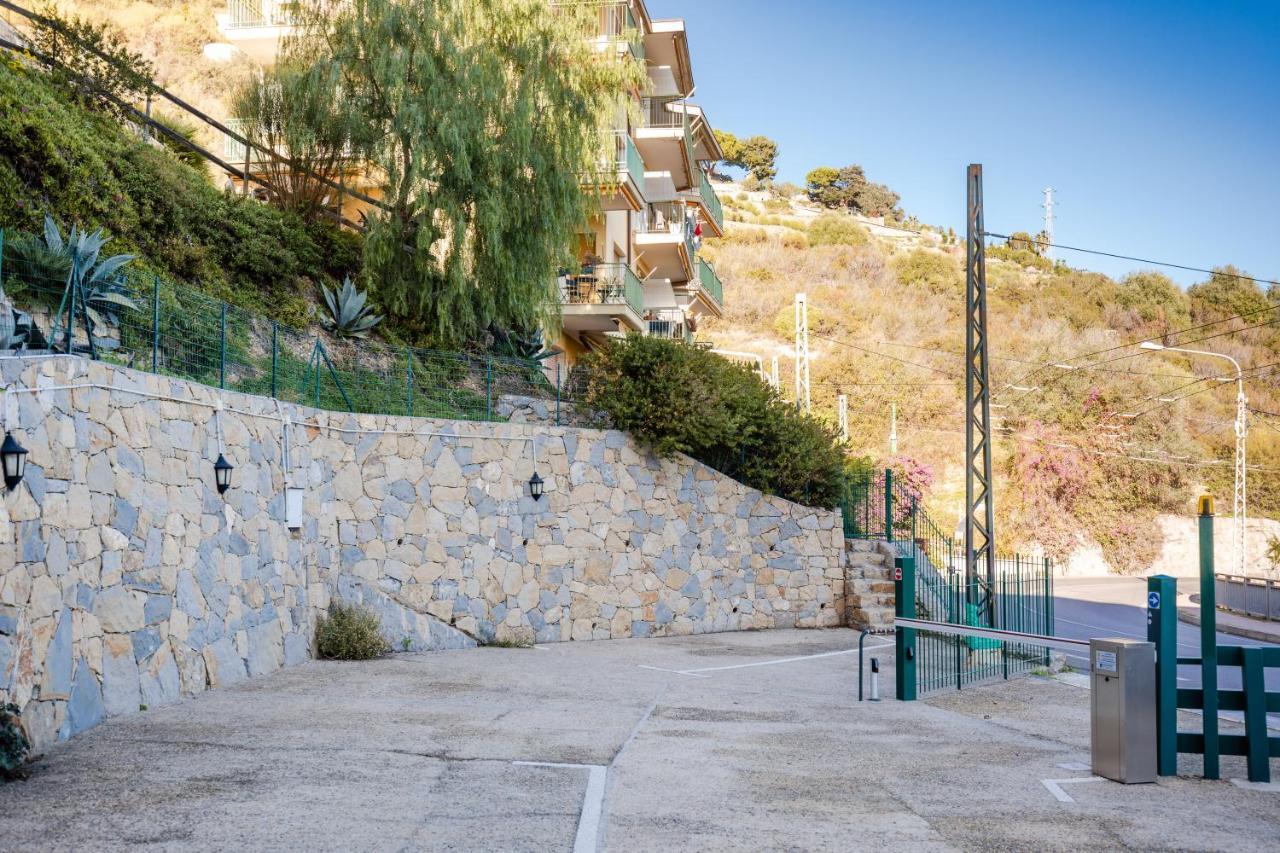 086 - Sunshine Home, 5 Minuti Dalla Spiaggia - Parcheggio Privato Gratis Incluso Ospedaletti Exteriör bild